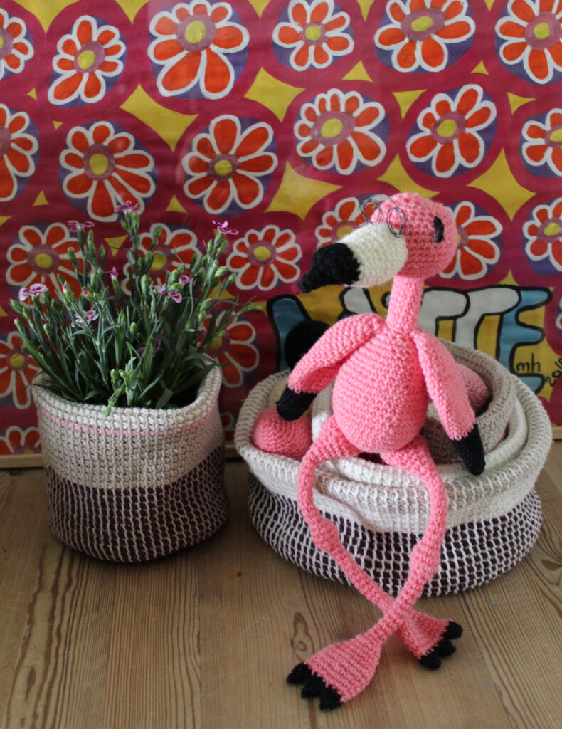 flamingo og blomst