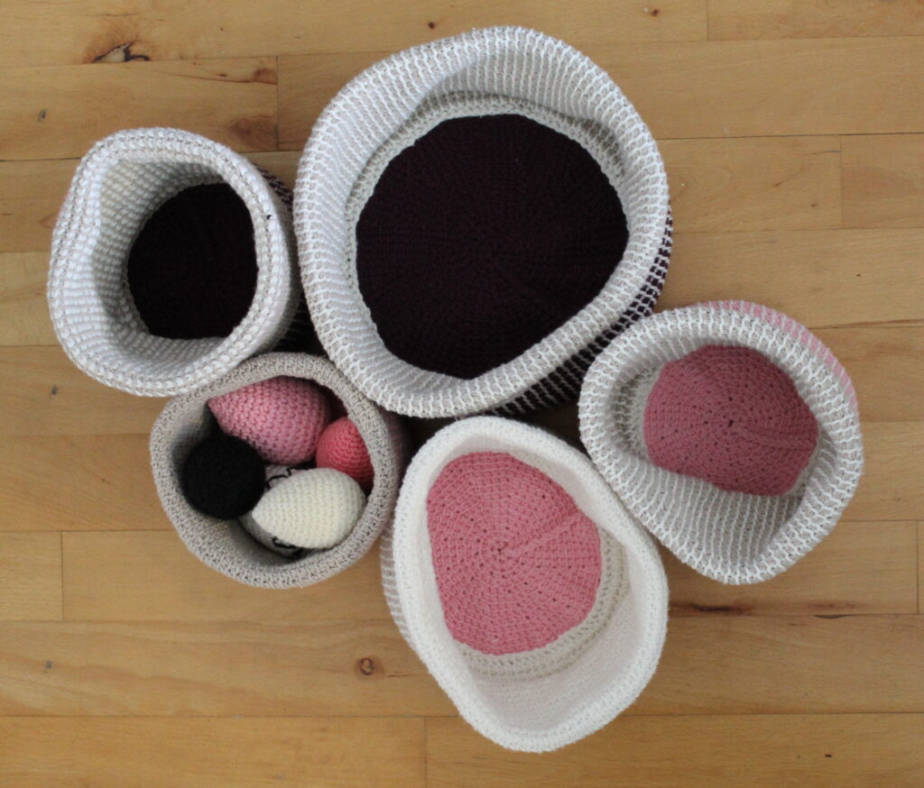 hæklede kurve - pink-natur-bourdoux-sand
