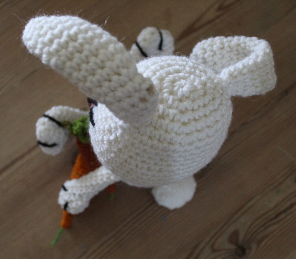 crochet rabbit - seen from above