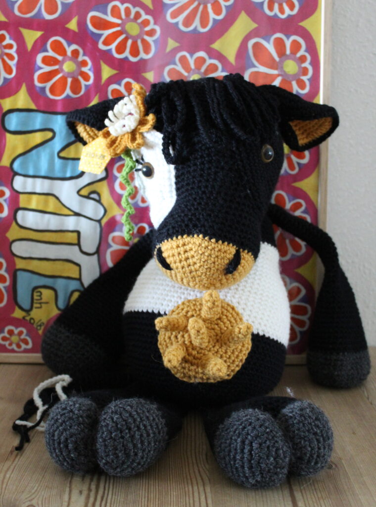 crochet cow galloway - black and white - emmy