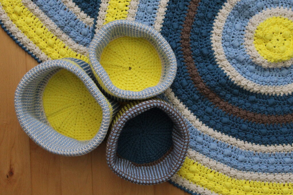 three baskets and to carpets in thick cotton