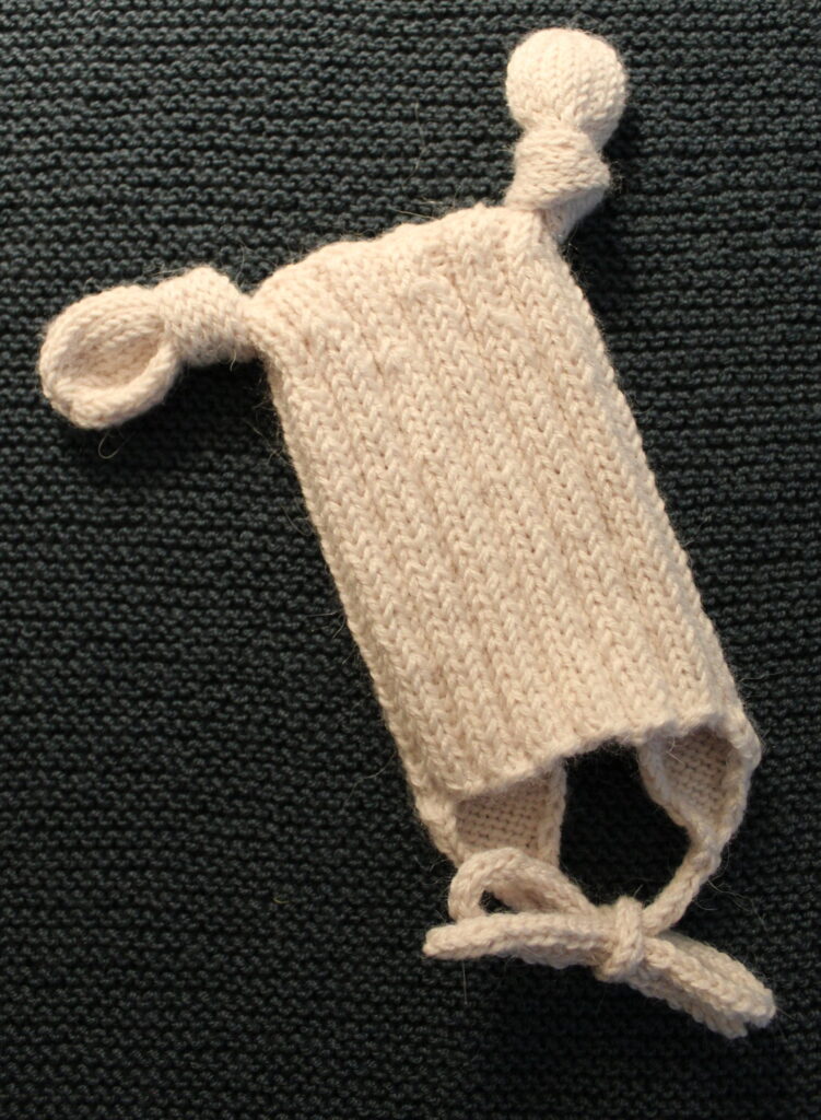 babyhue med ører i farven kit