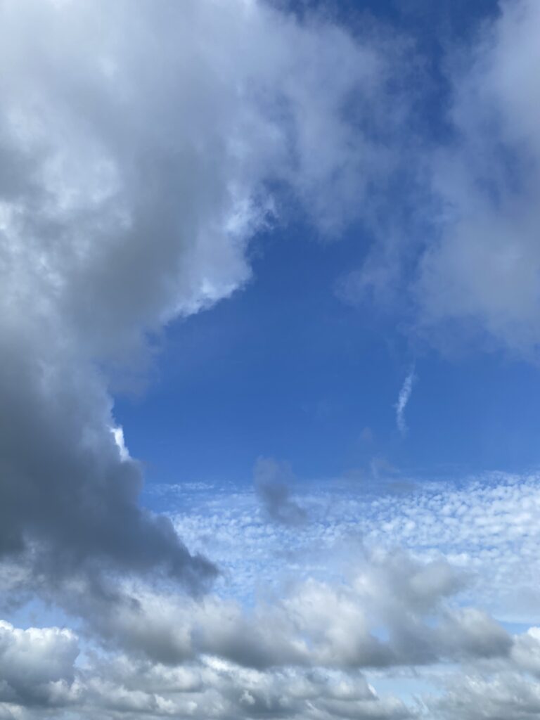 Juni sommer himmel